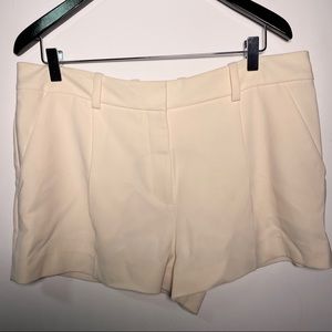 NWT Diane Von Furstenberg cream shorts size 14 (can fit M)